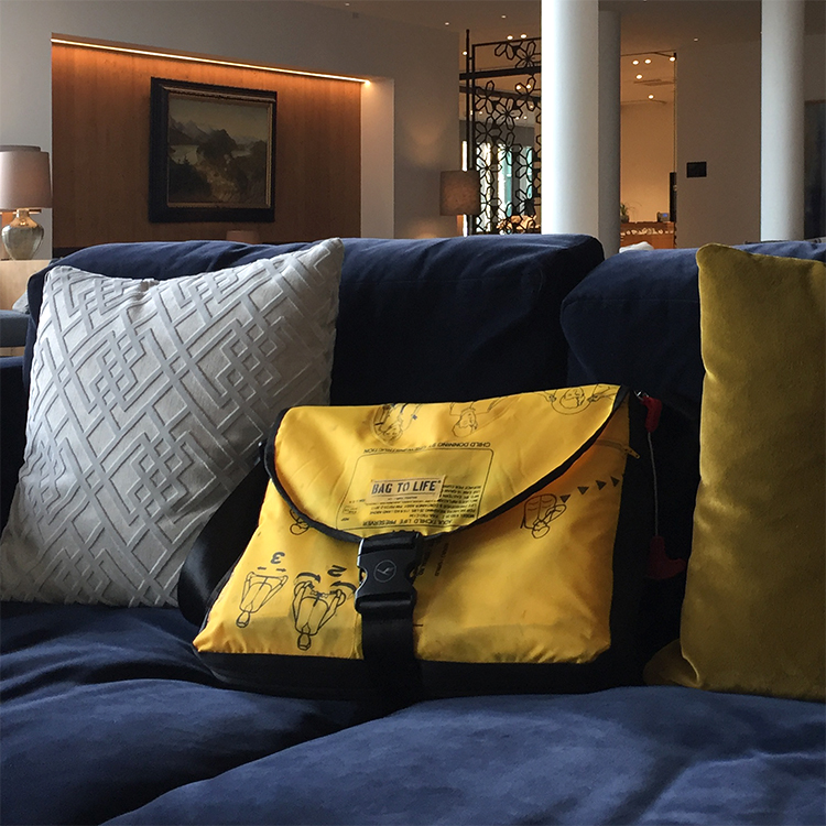 Airlie Beach BagVRunwayMessengerBag_Laptoptasche_S2